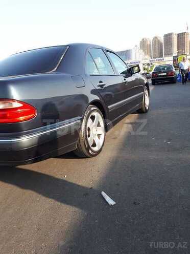 Mercedes E 240 2001, 235,000 km - 2.4 l - Bakı