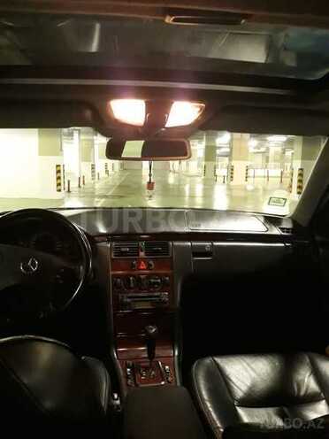 Mercedes E 220 2002, 348,500 km - 2.2 l - Bakı