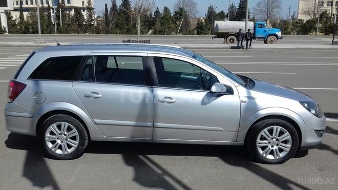 Opel Astra 2009, 260,000 km - 1.7 л - Gəncə