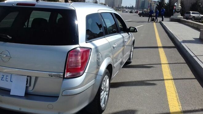 Opel Astra 2009, 260,000 km - 1.7 л - Gəncə