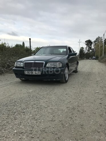 Mercedes C 180 1997, 402,657 km - 1.8 l - Quba
