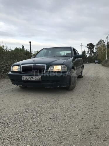 Mercedes C 180 1997, 402,657 km - 1.8 l - Quba