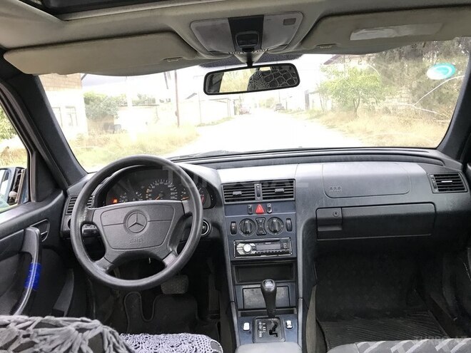 Mercedes C 180 1997, 402,657 km - 1.8 l - Quba