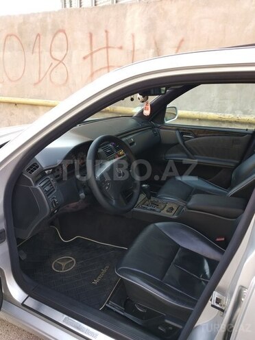 Mercedes E 220 1999, 365,000 km - 2.2 l - Bakı
