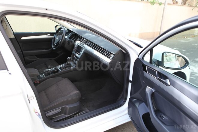 Volkswagen Passat 2017, 50,000 km - 1.8 l - Bakı