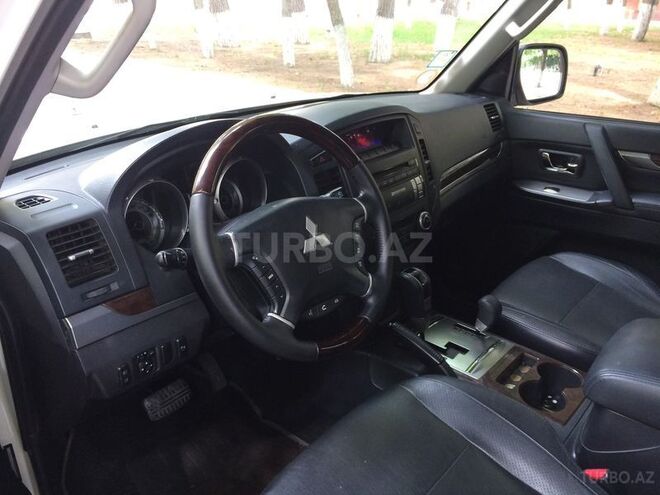 Mitsubishi Pajero 2010, 85,000 km - 3.5 l - Bakı