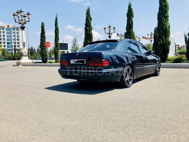 Mercedes E 240 2000, 236,000 km - 2.4 l - Gəncə