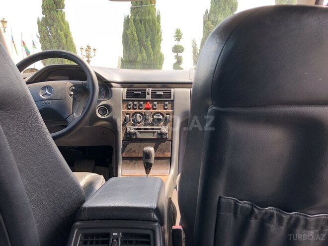 Mercedes E 240 2000, 236,000 km - 2.4 l - Gəncə
