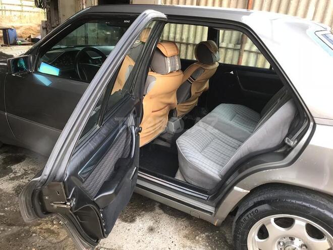 Mercedes E 250 1992, 520,000 km - 0.3 l - Bakı