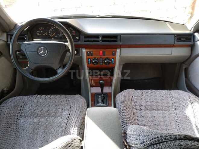 Mercedes E 220 1994, 234,055 km - 2.2 l - Bakı