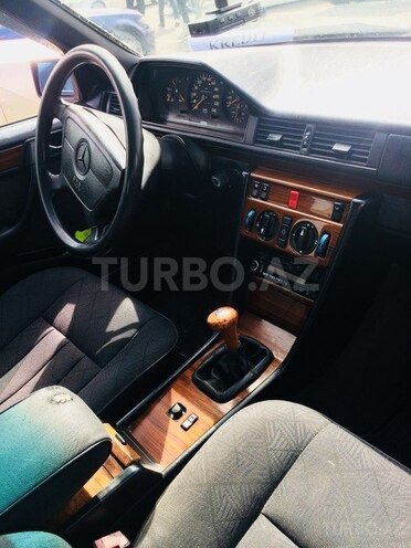 Mercedes E 200 1995, 3,999,999 km - 2.0 l - Bakı