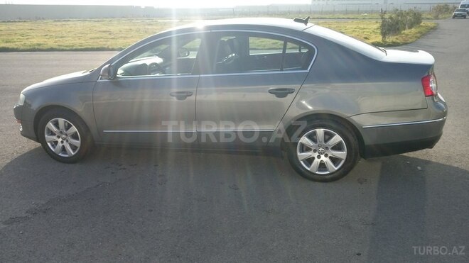 Volkswagen Passat 2005, 25,000 km - 2.0 l - Bakı