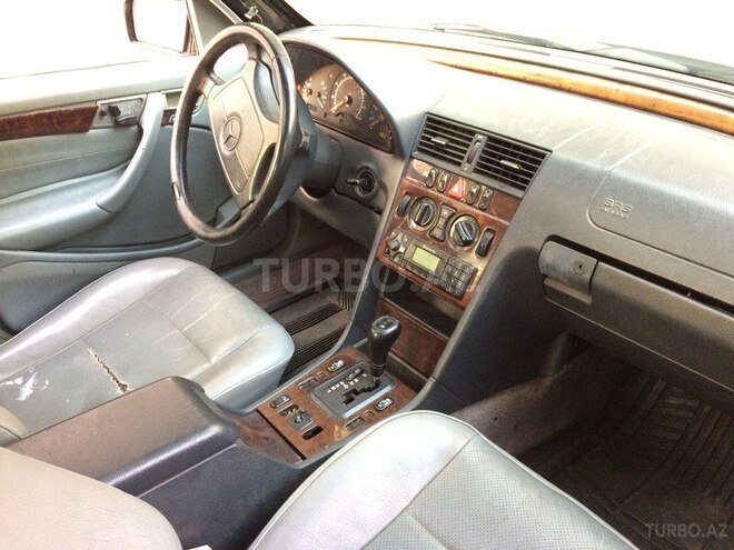 Mercedes C 230 2000, 173,000 km - 2.3 l - Bakı