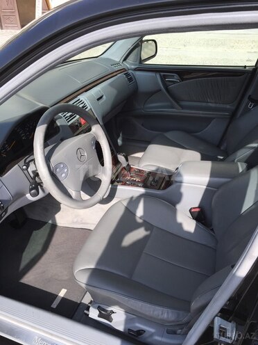 Mercedes E 280 2001, 358,500 km - 2.8 l - Bakı