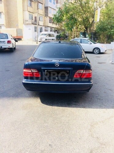 Mercedes E 270 2000, 355,765 km - 2.7 л - Bakı