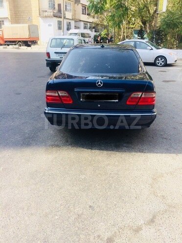 Mercedes E 270 1999, 355,434 km - 2.7 l - Bakı