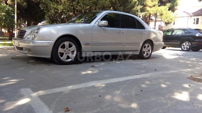 Mercedes E 270 2001, 245,189 km - 2.7 л - Bakı