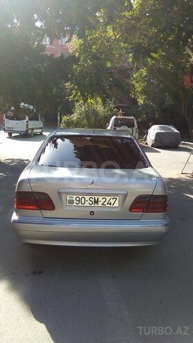 Mercedes E 270 2001, 245,189 km - 2.7 л - Bakı