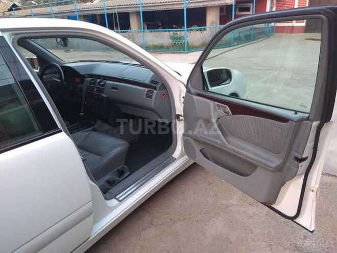 Mercedes E 280 2000, 166,000 km - 2.8 l - Masallı