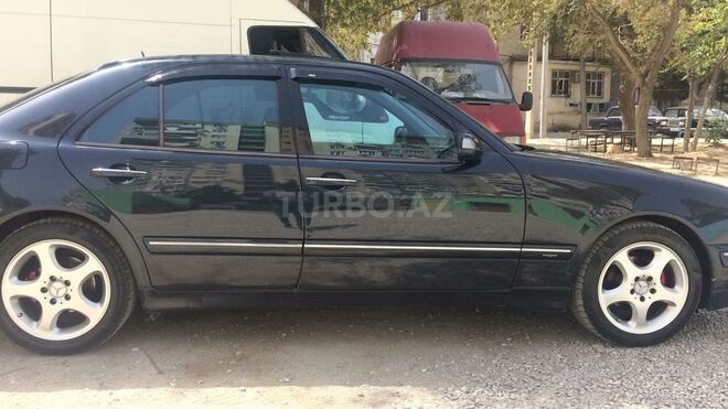 Mercedes E 240 1999, 320,000 km - 2.4 л - Sumqayıt