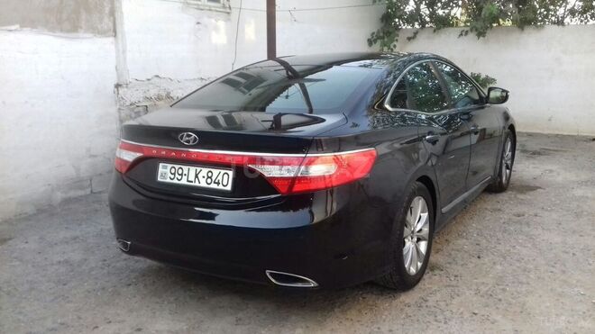 Hyundai Grandeur 2011, 130,000 km - 2.5 l - Salyan