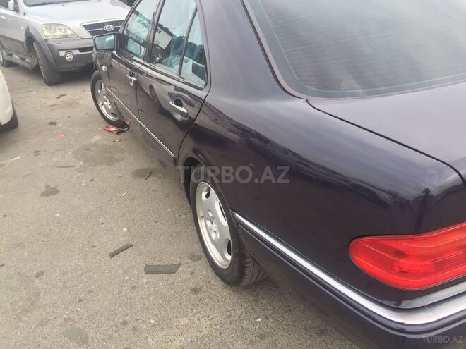 Mercedes E 240 1998, 247,800 km - 2.6 l - Bakı