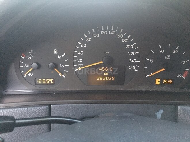 Mercedes E 270 2000, 293,000 km - 2.7 л - Bakı