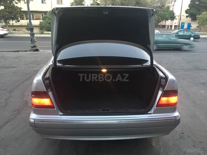Mercedes E 270 2000, 293,000 km - 2.7 л - Bakı