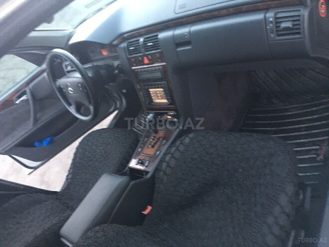Mercedes E 270 2000, 293,000 km - 2.7 л - Bakı