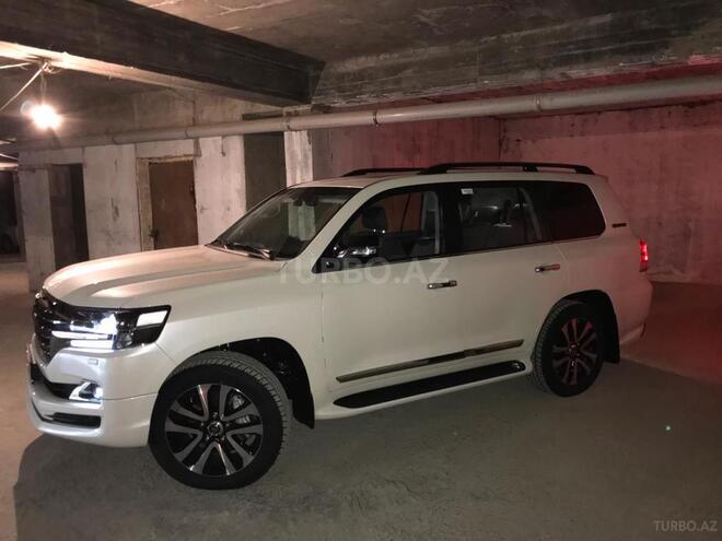 Toyota Land Cruiser 2017, 2,560 km - 4.5 l - Bakı