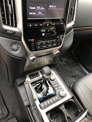 Toyota Land Cruiser 2017, 2,560 km - 4.5 l - Bakı