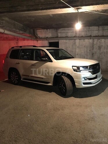 Toyota Land Cruiser 2017, 2,560 km - 4.5 l - Bakı