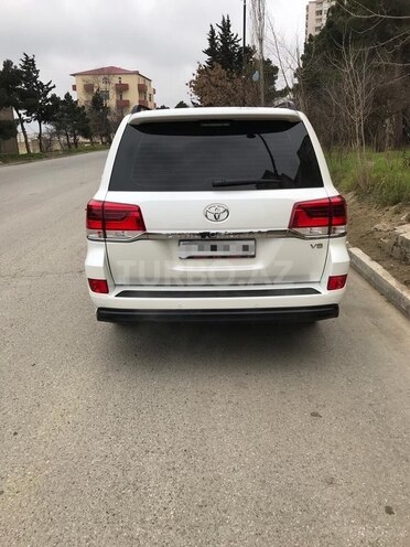 Toyota Land Cruiser 2017, 2,560 km - 4.5 l - Bakı