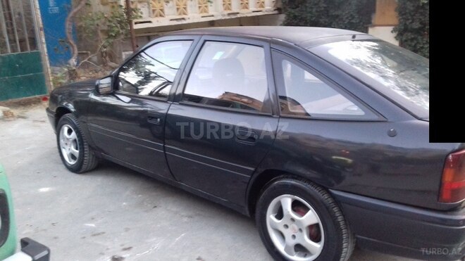 Opel Vectra 1992, 290,000 km - 1.7 l - Bakı