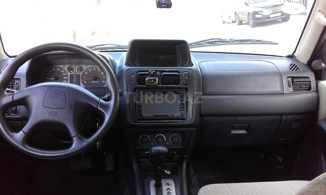 Mitsubishi Pajero io 2002, 140,000 km - 2.0 l - Bakı