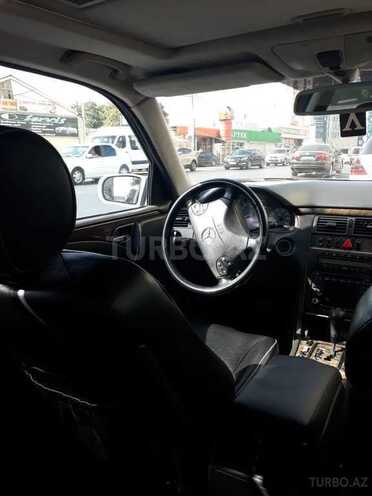 Mercedes E 320 2001, 286,000 km - 3.2 l - Bakı