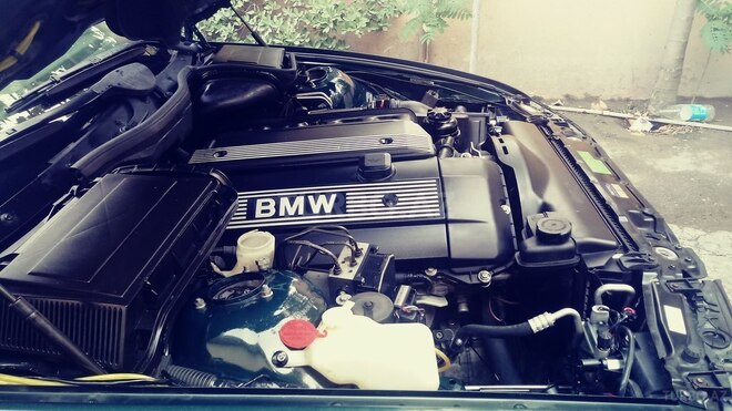 BMW 528 1998, 300,000 km - 0.3 l - Bakı