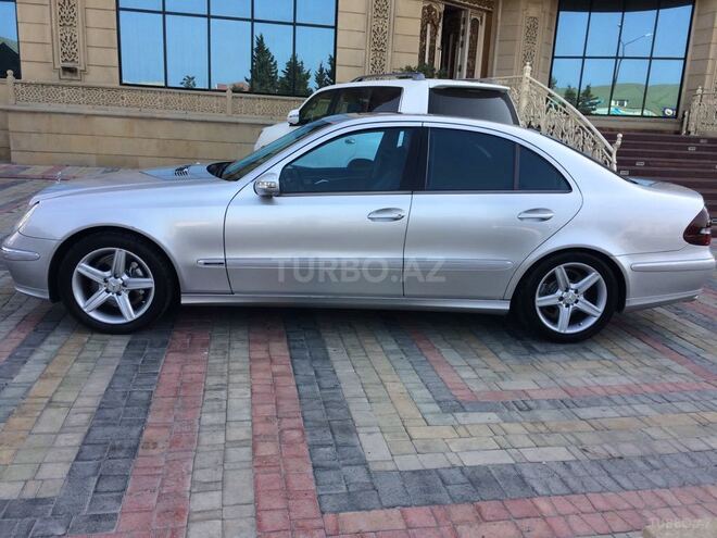 Mercedes E 270 2002, 303,000 km - 2.7 l - Sumqayıt