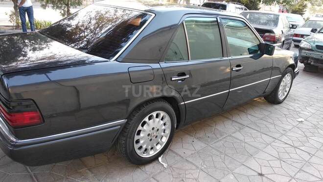 Mercedes E 220 1994, 279,000 km - 2.2 l - Bakı