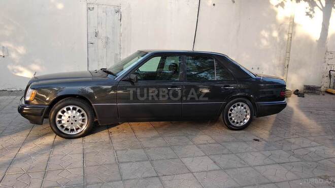 Mercedes E 220 1994, 279,000 km - 2.2 l - Bakı