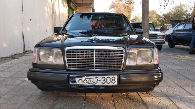 Mercedes E 220 1994, 279,000 km - 2.2 l - Bakı