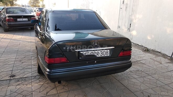 Mercedes E 220 1994, 279,000 km - 2.2 l - Bakı