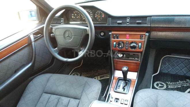 Mercedes E 220 1994, 279,000 km - 2.2 l - Bakı