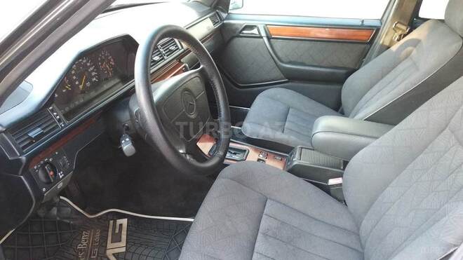 Mercedes E 220 1994, 279,000 km - 2.2 l - Bakı