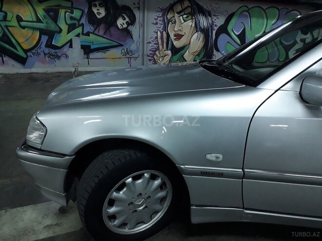 Mercedes C 220 1999, 323,000 km - 2.2 l - Bakı