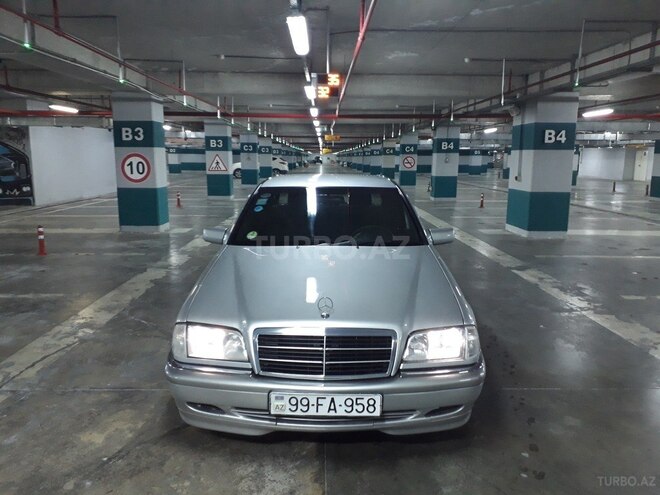 Mercedes C 220 1999, 323,000 km - 2.2 l - Bakı