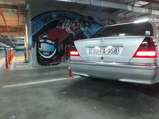 Mercedes C 220 1999, 323,000 km - 2.2 l - Bakı
