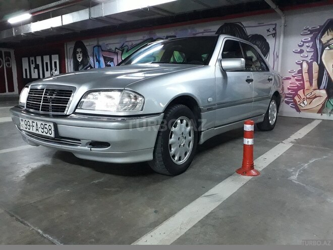 Mercedes C 220 1999, 323,000 km - 2.2 l - Bakı