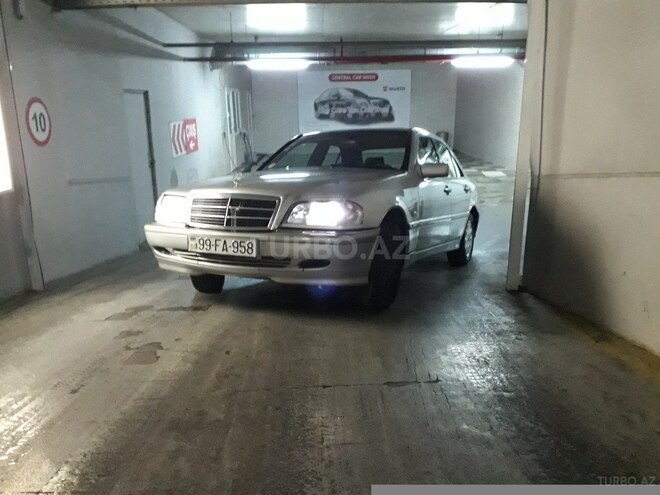 Mercedes C 220 1999, 323,000 km - 2.2 l - Bakı