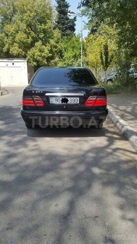 Mercedes E 230 1997, 303,000 km - 2.3 l - Bakı